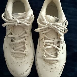 Nike White Athletic Shoes Low-Top Design